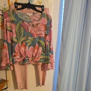 Floral Top and Pink Cropped Pants Set